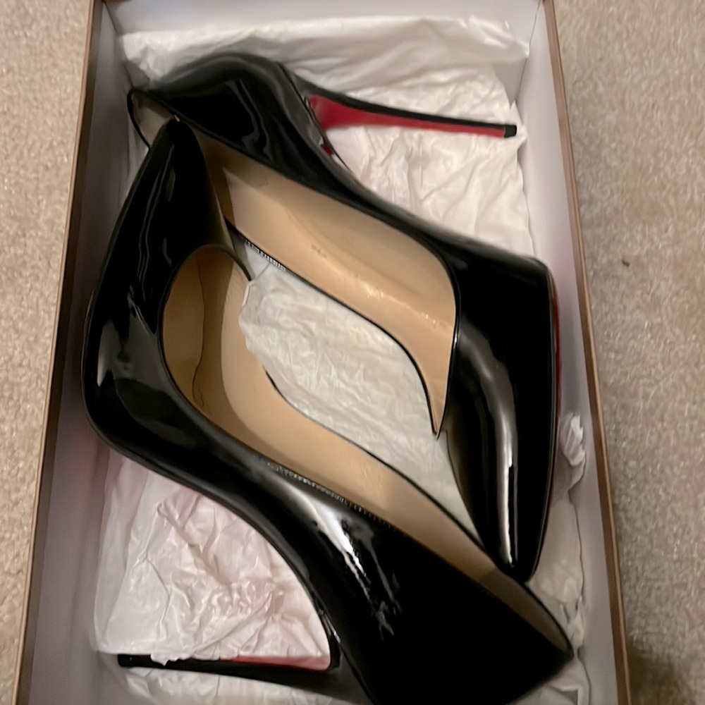 Christian Louboutin Black Pigalle Patent Heels. Size 40.5